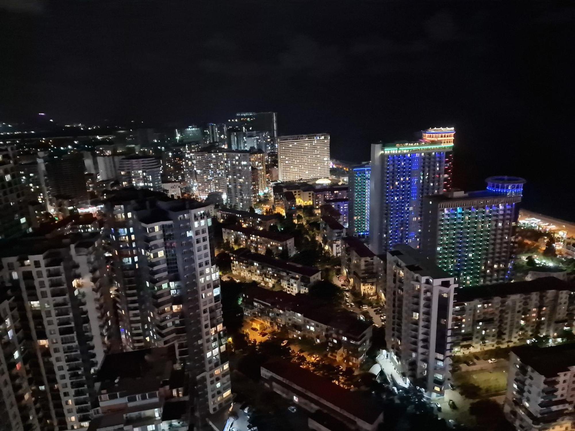 Holiday Point Orbi City Batoumi Extérieur photo
